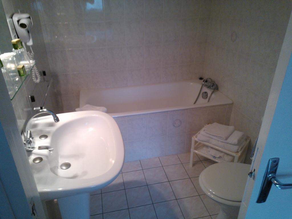 Hotel Logis Le Franco Belge Monthermé Pokój zdjęcie