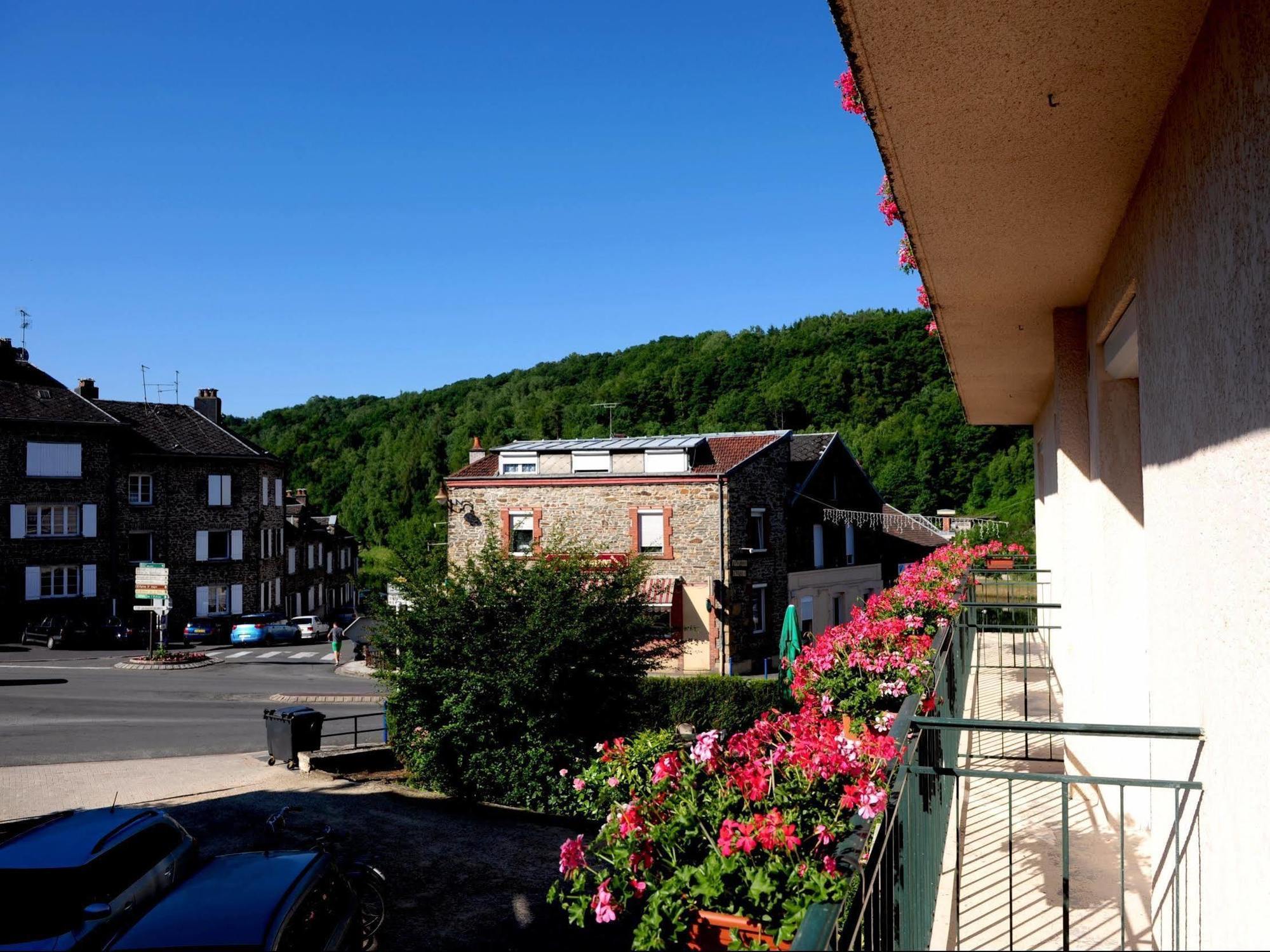 Hotel Logis Le Franco Belge Monthermé Zewnętrze zdjęcie